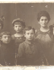 Photo of Yisrael Feldbaum and his relatives